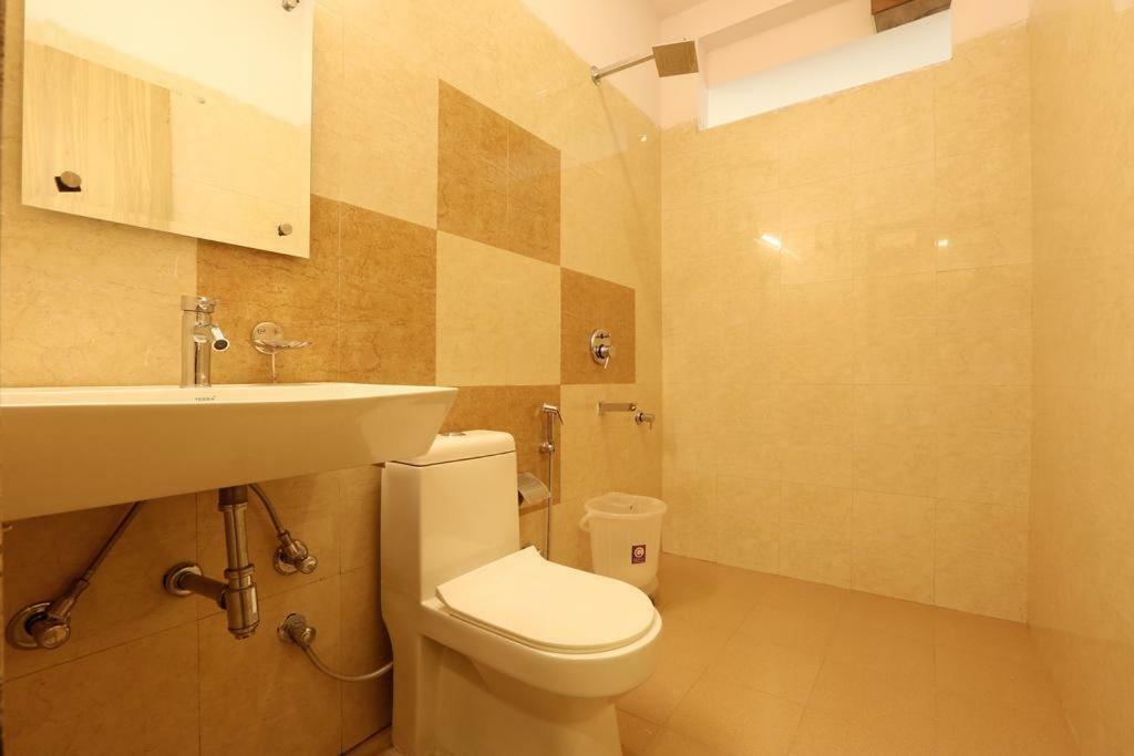 Hotel Wti Airport Grand Delhi 新德里 外观 照片